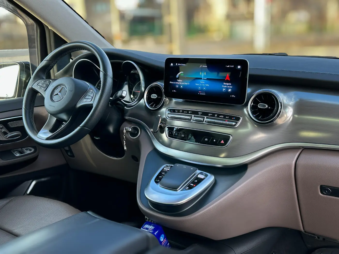 Luxury Vehicle Cockpit - Cabină de Lux